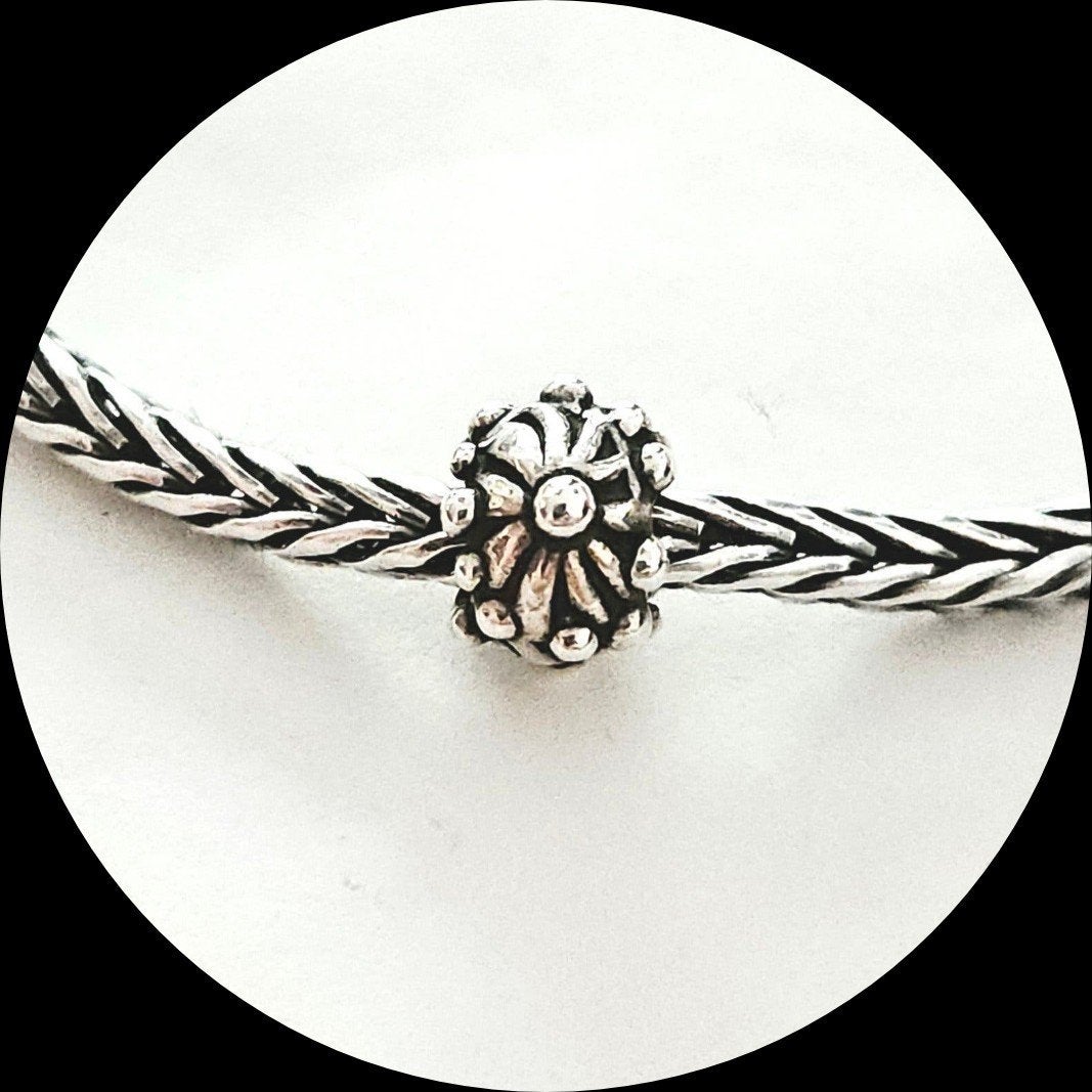 Trollbeads Stille Bloem TAGBE-10174, Ophalen of Verzenden, Zo goed als nieuw, Trollbeads, 1 bedel