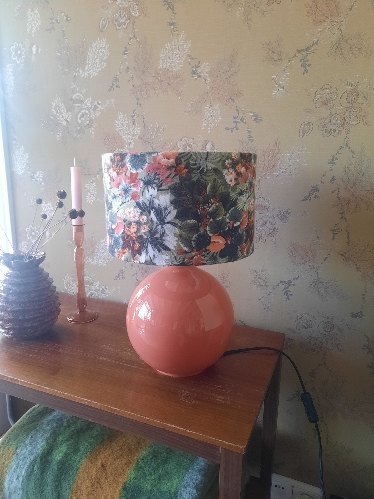 Vintage Tafellamp met Bloemenkap - perzik oranje- Bolvoet, Gebruikt, Overige merken, Vintage, 42 cm