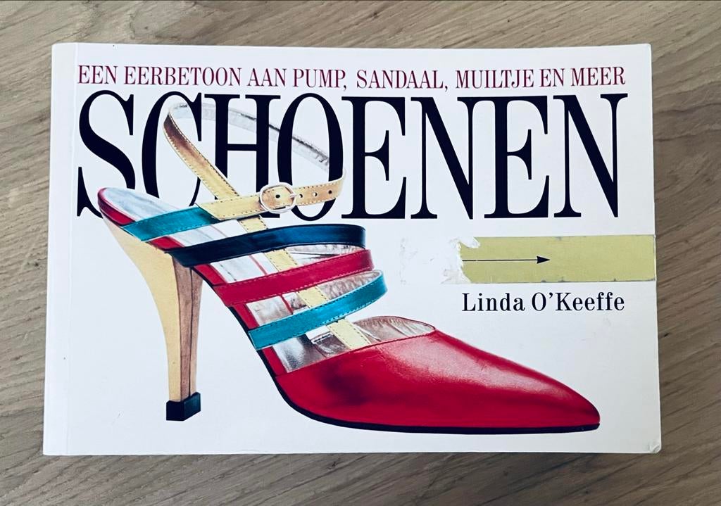 Schoenen: Een Eerbetoon aan Pump, Sandaal, Muiltje en Meer, Ophalen of Verzenden, Gelezen, Overige onderwerpen