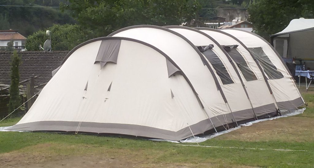 Te koop: nette beige BaseCamp Ambato VI Deluxe 6 personen, Ophalen, Gebruikt, Tot en met 6