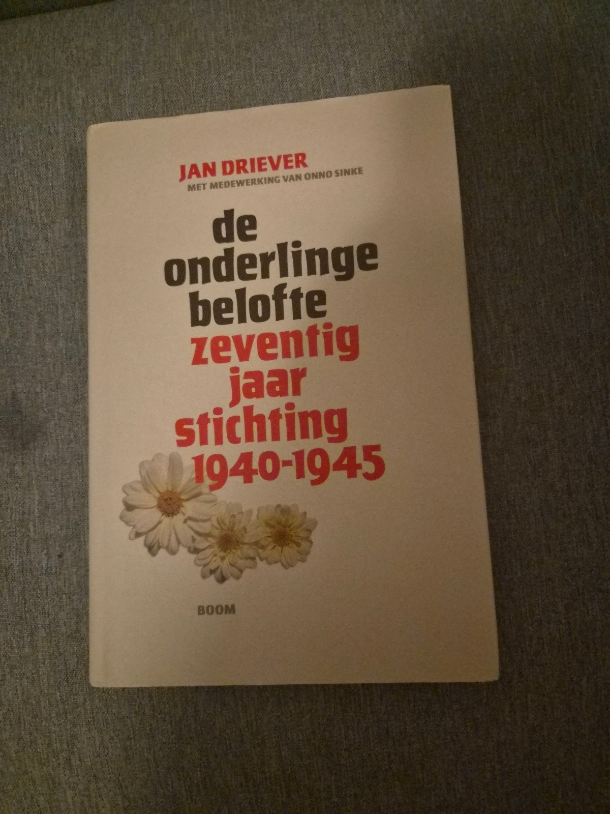 De Onderlinge Belofte: Zeventig Jaar Stichting 1940-1945, Tweede Wereldoorlog, Ophalen of Verzenden, Zo goed als nieuw, Jan Driever, Onno Sinke