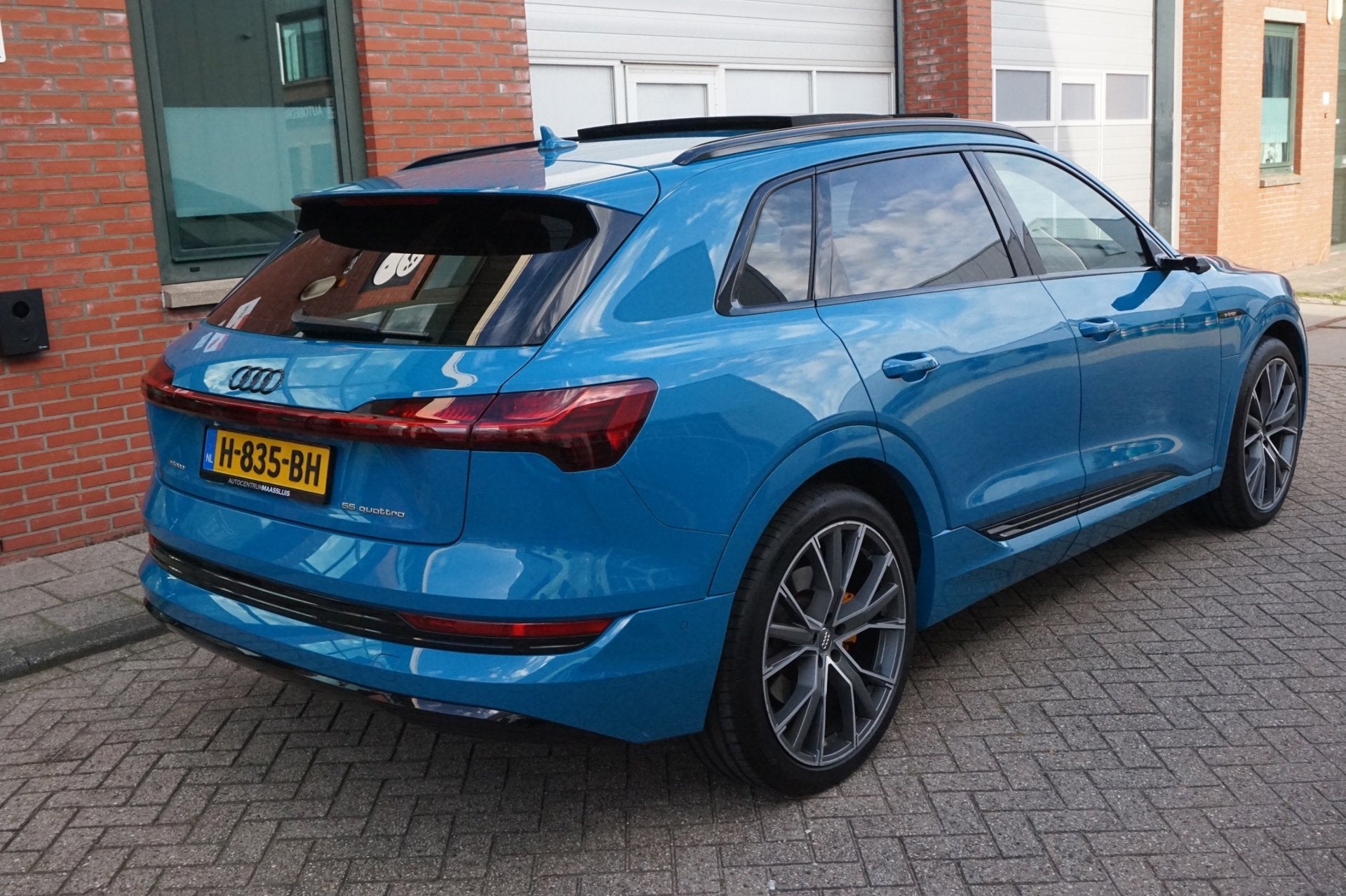 Audi E-tron E-tron 55 quattro advanced 95 kWh Pano, 360 Full, Auto's, Automaat, Zwart, 95 kWh, Blauw
