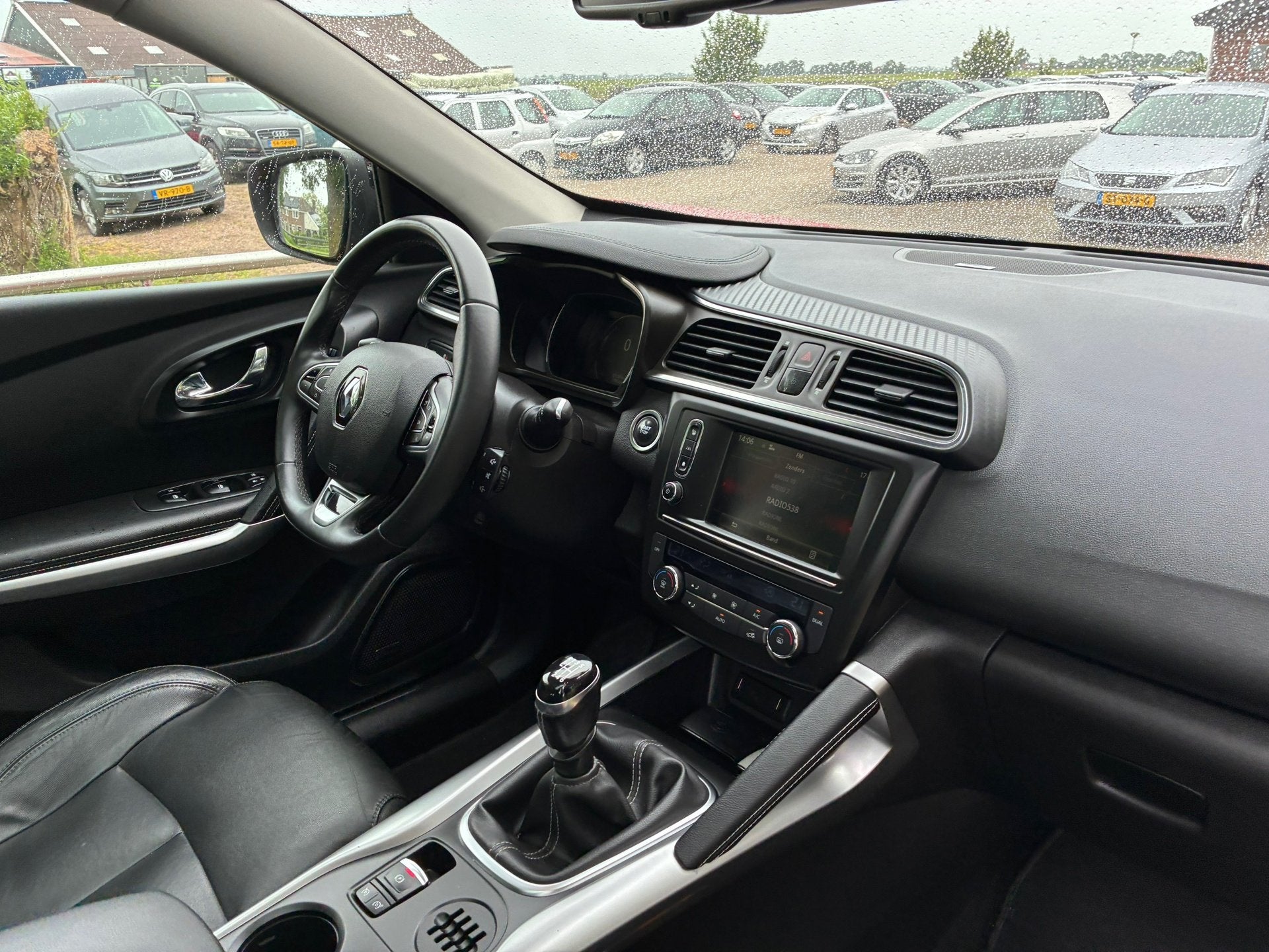 Renault Kadjar 1.2 TCe Bose | Leder + Pano + Key-less + Clim, Voorwielaandrijving, Kadjar, Stof, Gebruikt