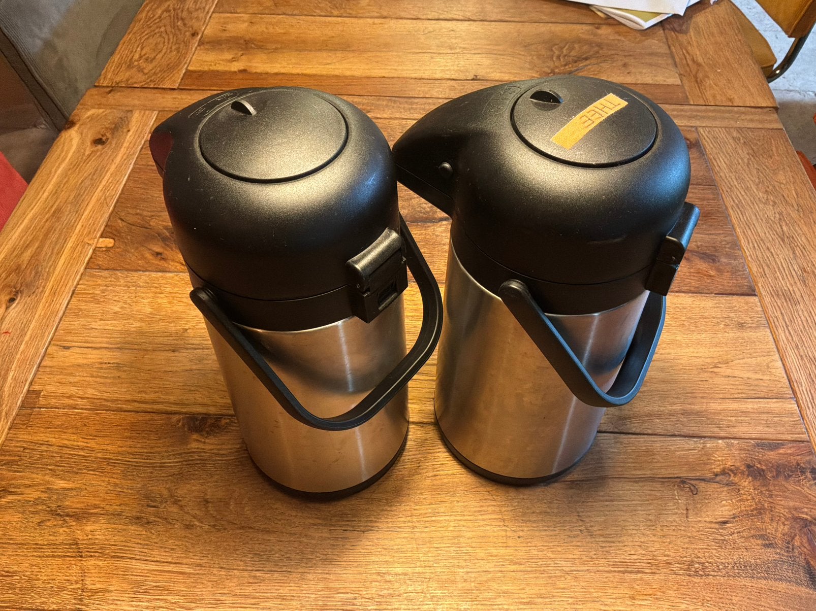 Twee thermoskannen, 2 liter., Ophalen, Zo goed als nieuw