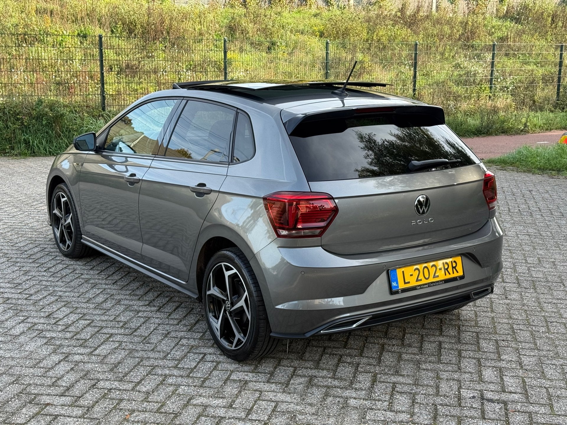 Volkswagen Polo 1.0 TSI R-LINE DSG I PANO I DIGITAL DASH I N, Dealer onderhouden, Gebruikt, Euro 6, 95 pk