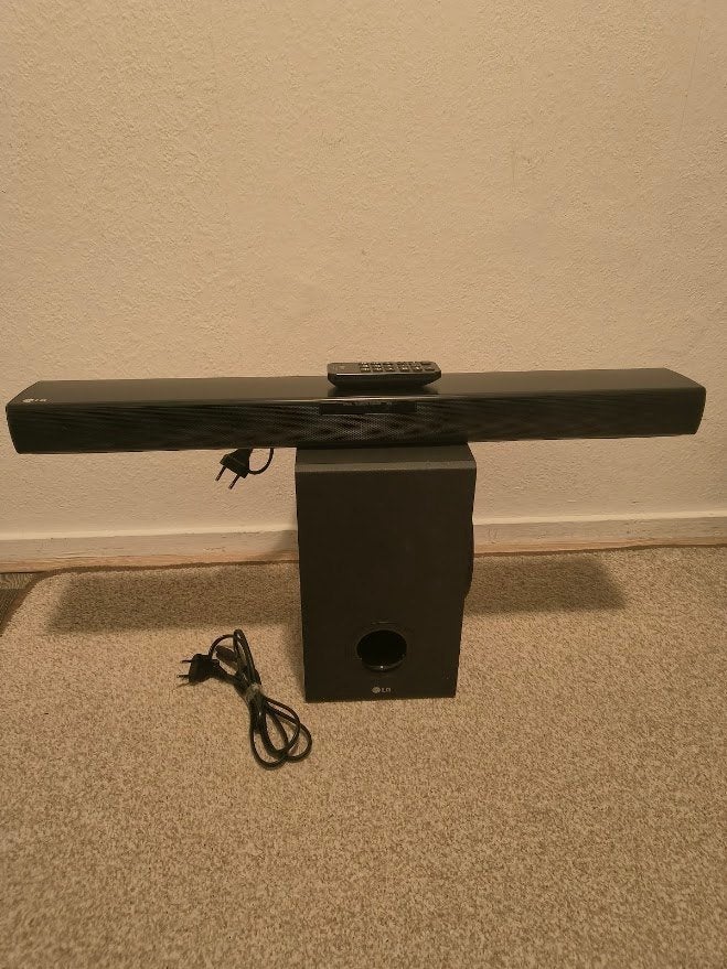 LG Soundbar met draadloze subwoofer, Ophalen of Verzenden, Bluetooth, Zo goed als nieuw