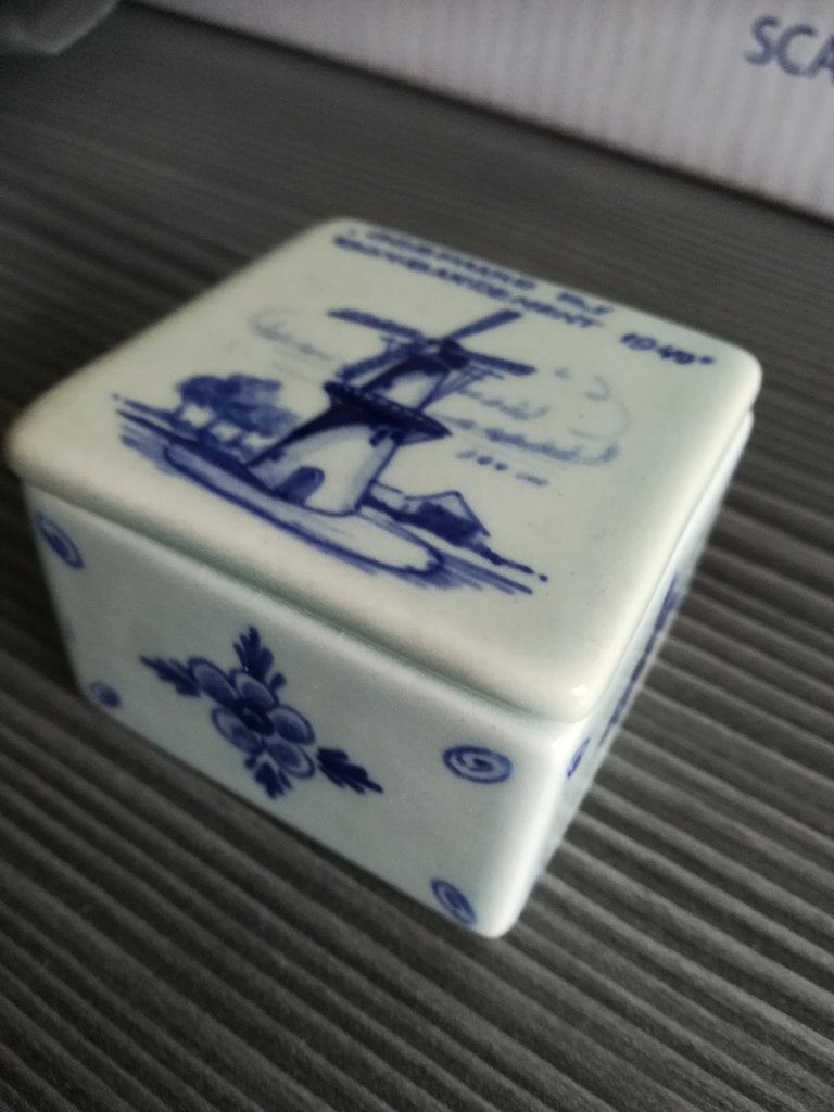 Delfts blauw porselein juwelen doosje vierkant (oorlog 1940), Ophalen of Verzenden