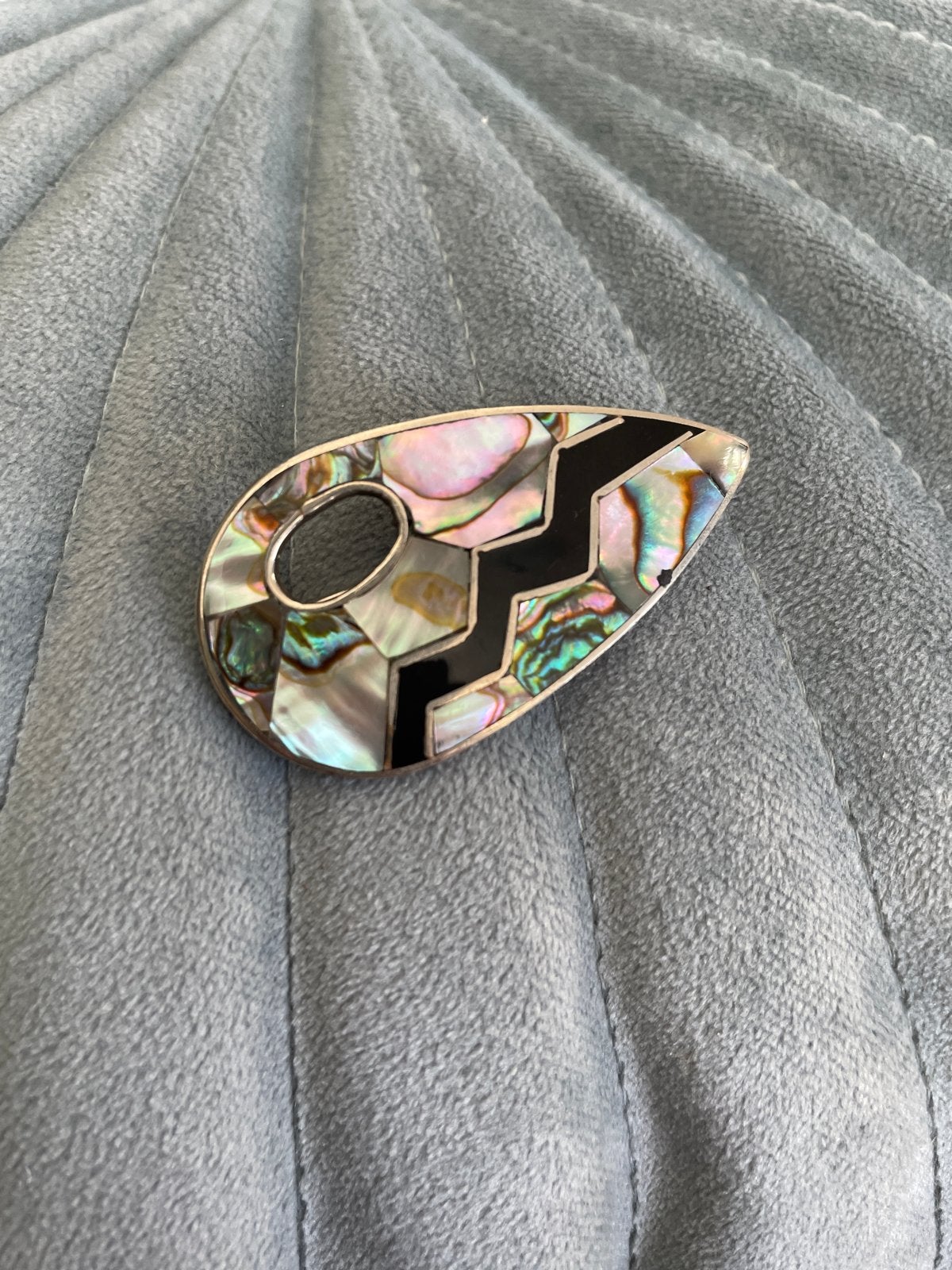 Vintage Abalone en Zwart Onyx Zilveren Broche, Sieraden, Tassen en Uiterlijk, Broches, Ophalen of Verzenden, Gebruikt, 4 tot 7 cm
