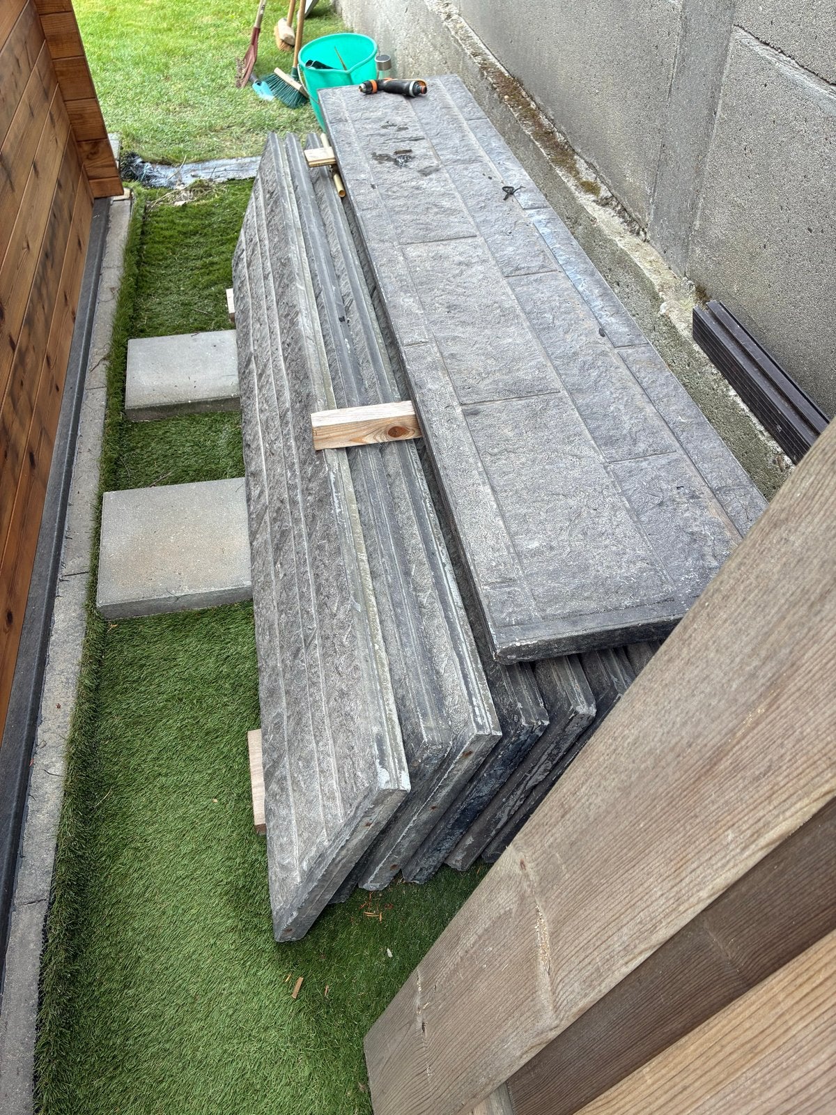 Betonplaat Rotsmotief Antraciet met Afdekkap Pyramide, Ophalen, Gebruikt, Overige materialen