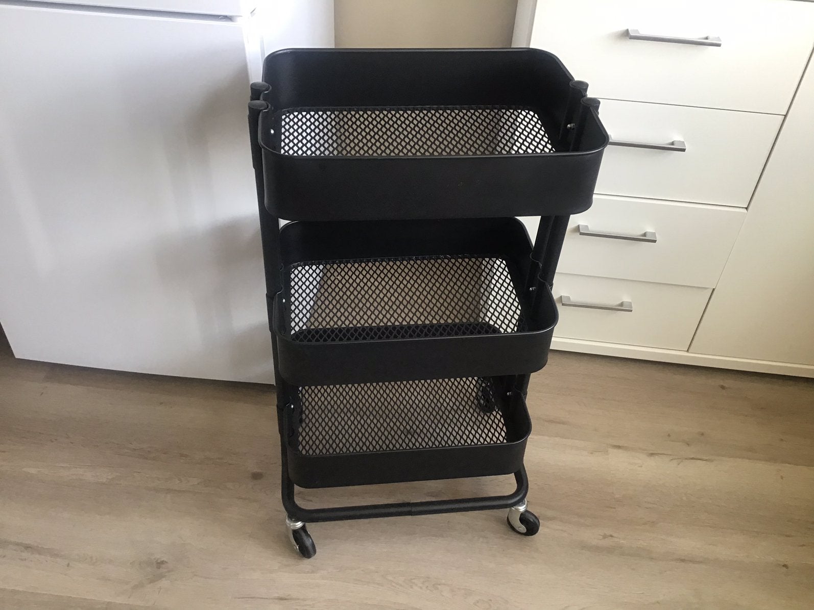 Mooi zwarte metalen trolley, Ophalen, Minder dan 50 cm, Zo goed als nieuw, Minder dan 100 cm