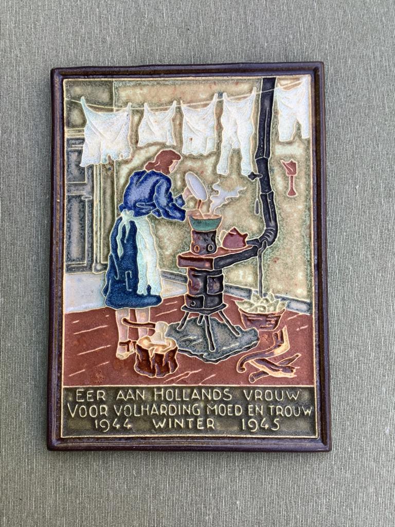 De Porceleyne Fles Cloisonné tegel, hongerwinter 1944-1945, Ophalen of Verzenden