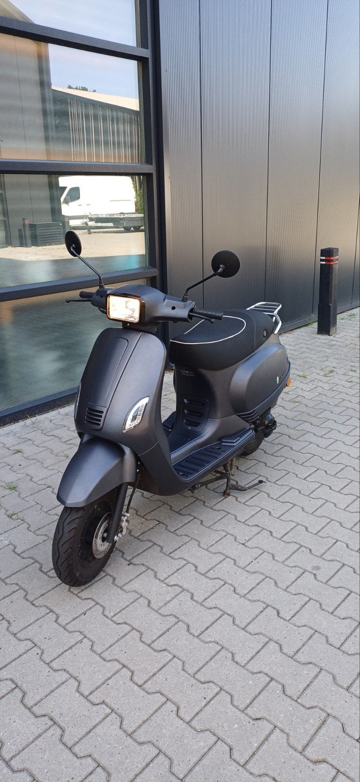 vespa look senzo weinig km geel kenteken, Overige merken, Ophalen of Verzenden, Zo goed als nieuw, Benzine