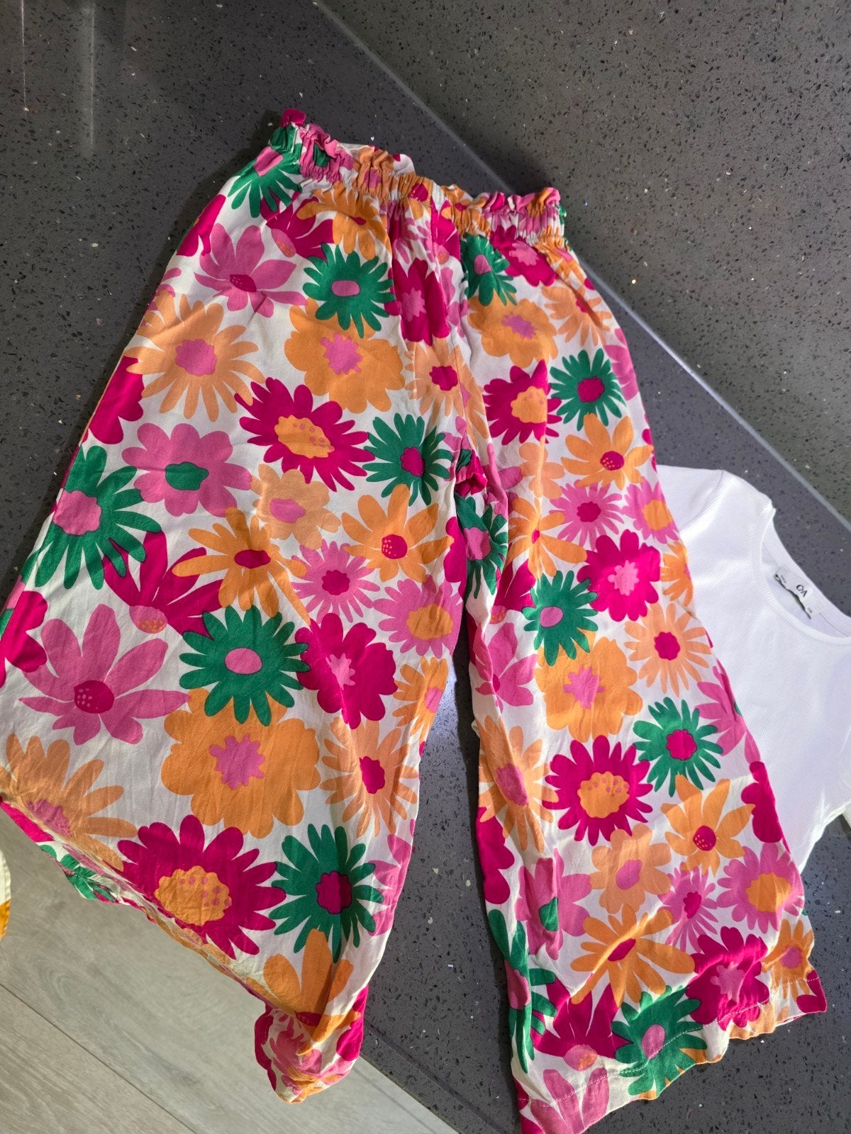 Meisjes broek katoen bloemen met t shirt setje mt128, Kinderen en Baby's, Kinderkleding | Maat 128, Broek, C&A, Meisje, Ophalen of Verzenden