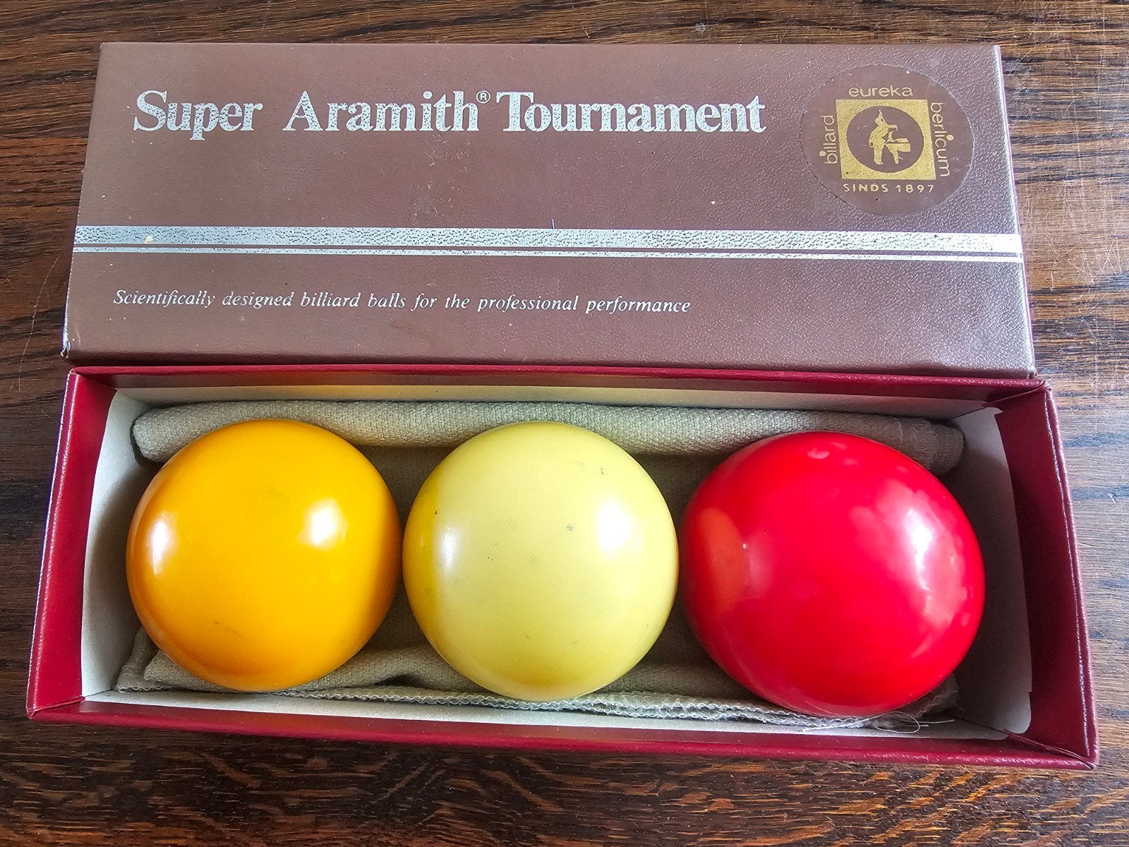 Super Aramith Tournament biljartballen, Sport en Fitness, Biljarten en Poolen, Ophalen of Verzenden, Zo goed als nieuw, Keu of Ballen