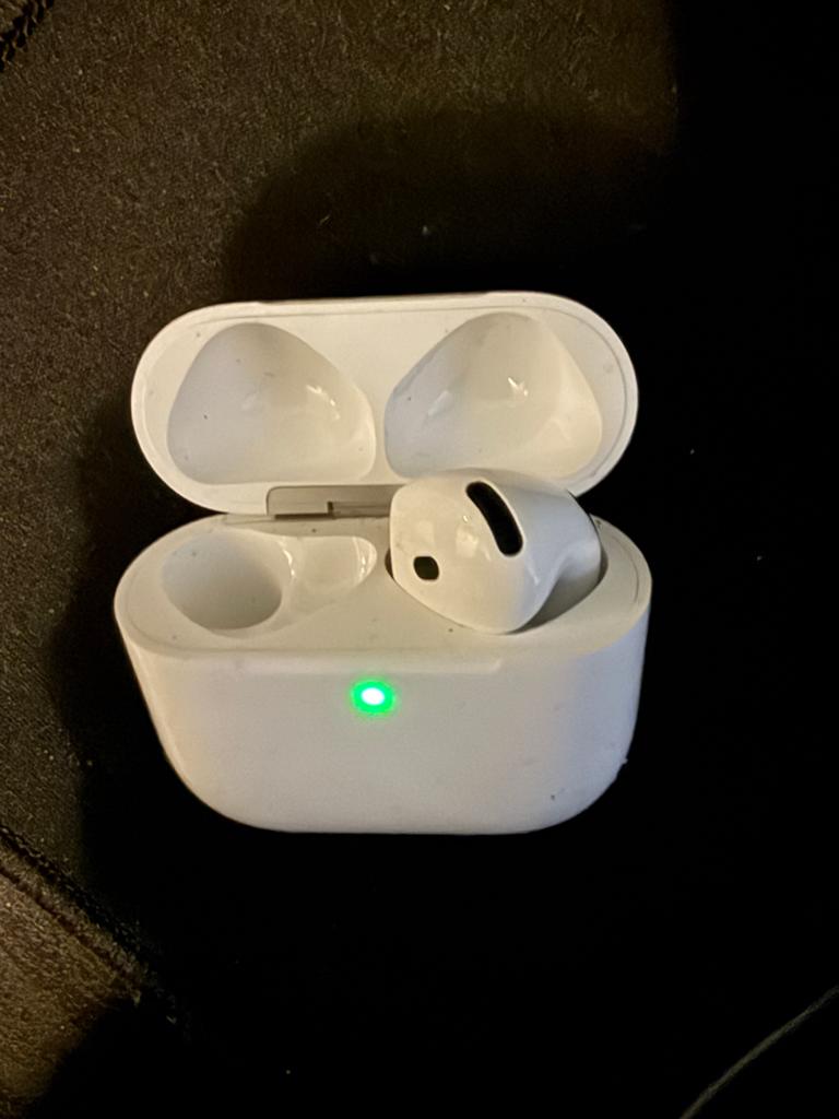 Apple AirPods (4e generatie) met oplaadcase, Audio, Tv en Foto, Koptelefoons, Ophalen of Verzenden, Gebruikt, Draadloos