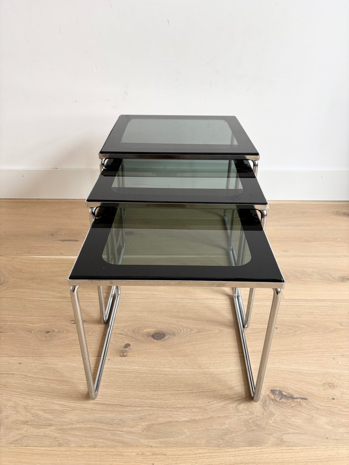 3 fraaie Vintage nesttafels, glas en metaal, Brabantia ‘70s, Ophalen, Minder dan 45 cm, Minder dan 55 cm, Gebruikt