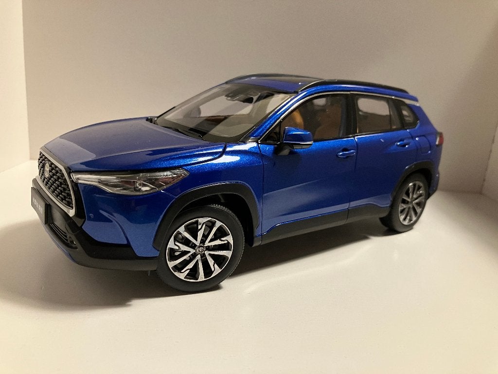 Toyota Corolla Cross Hybrid  Blauw metallic  1/18 Paudi, Ophalen of Verzenden, Nieuw, Auto, Overige merken