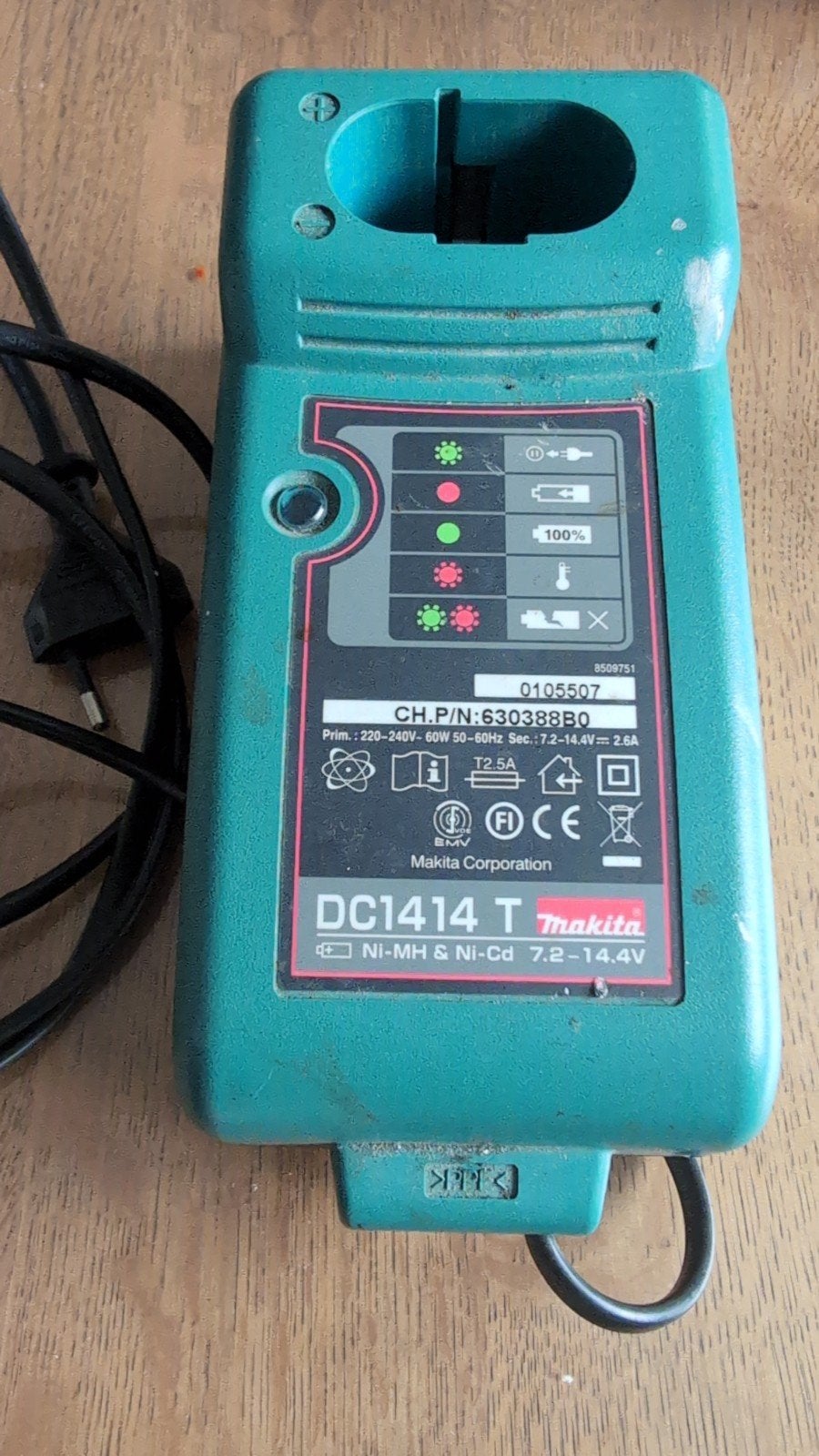 Makita DC1414 T Acculader Ni-MH & Ni-Cd 7.2-14.4V, Ophalen, Gebruikt, Minder dan 400 watt, Overige typen