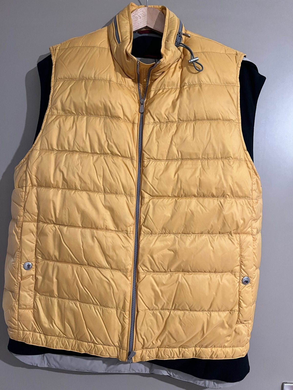 Brunello Cucinelli bodywarmer, Ophalen of Verzenden, Nieuw, Maat 56/58 (XL), Geel