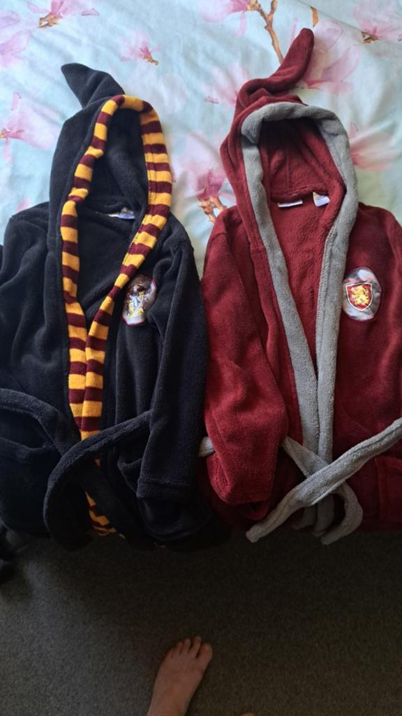 Harry Potter Badjassen - Zwart (122/128) en Rood (134/140), Kinderen en Baby's, Ophalen, Zo goed als nieuw, Harry Potter, Jongen of Meisje