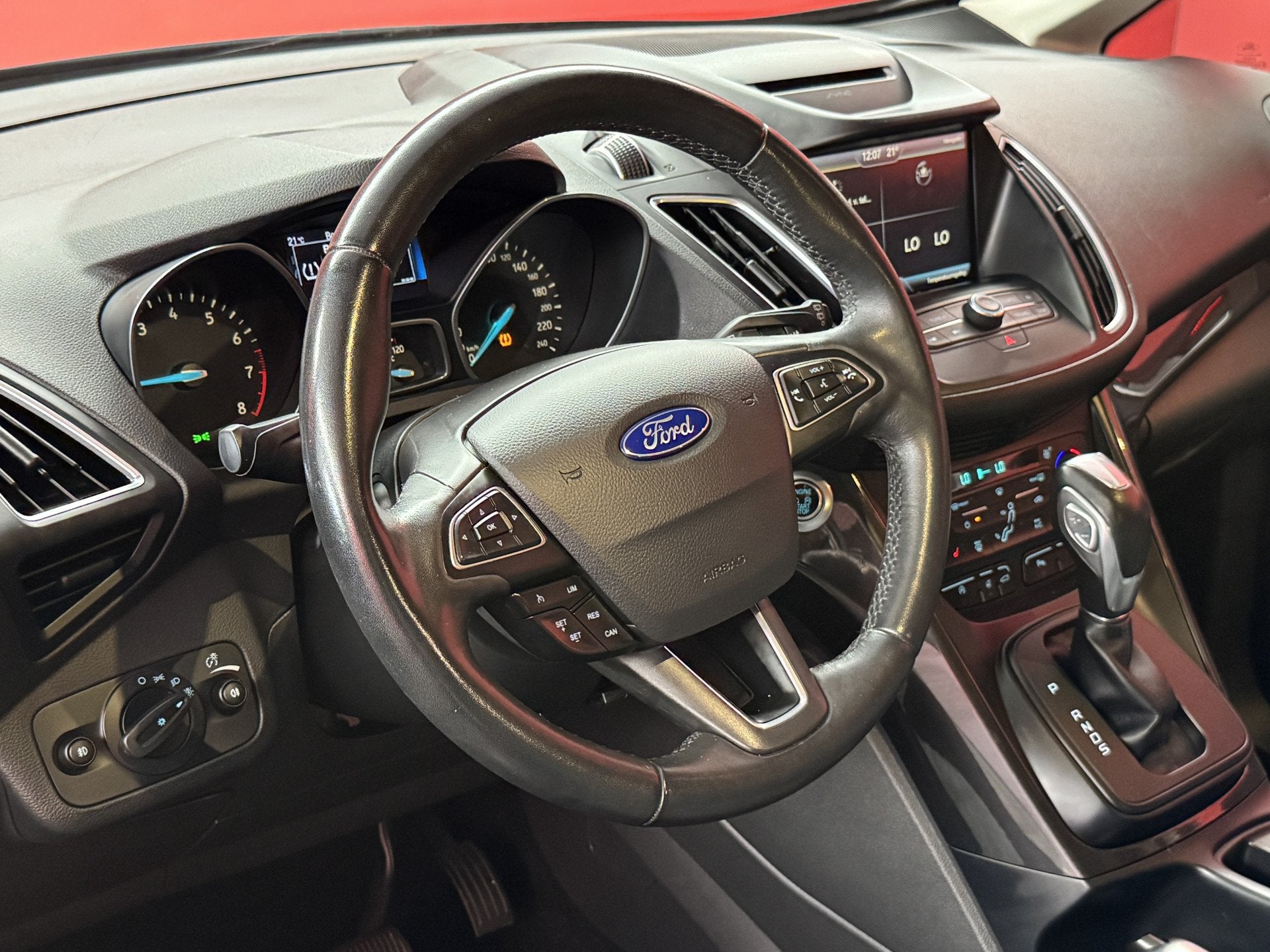 Ford C-MAX 1.5 Titanium | Winter Pack | Navigatie | Pano | X, 4 cilinders, 150 pk, Automatische klimaatregeling, Zwart
