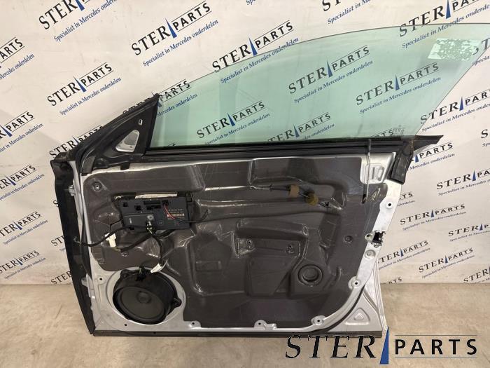 Portier 4Deurs rechts-voor van een Mercedes CLS-Klasse (775), Auto-onderdelen, Carrosserie en Plaatwerk, Gebruikt, -, Deur, Ophalen of Verzenden