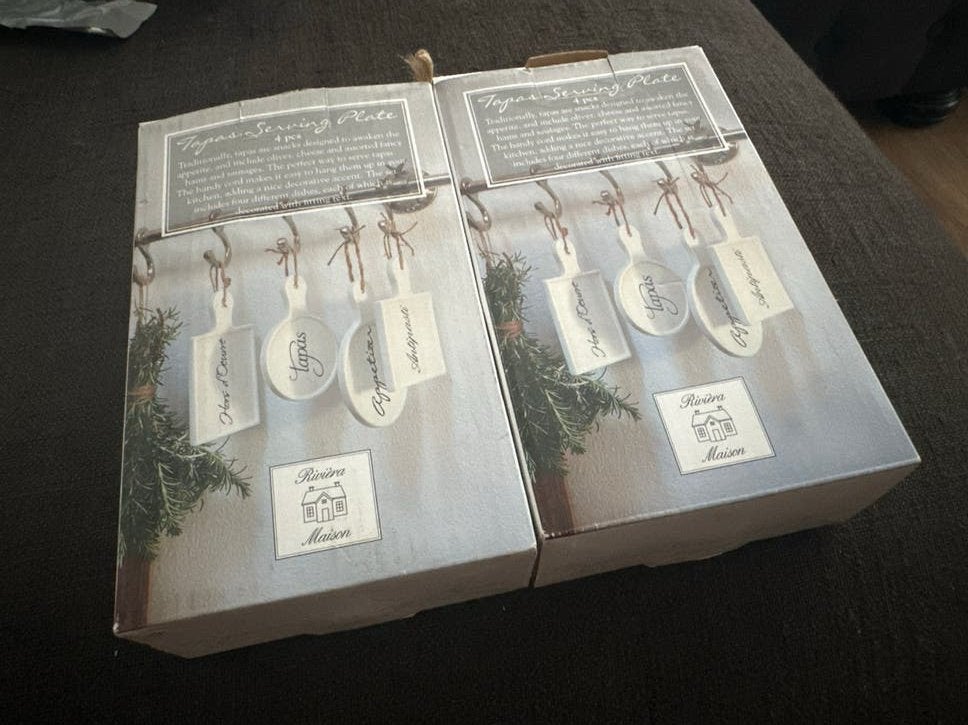 Riviera Maison Tapas Serving Plate Set - Nieuw x 2!, Snij-/serveerplank, Nieuw, Ophalen of Verzenden, Steen/keramiek