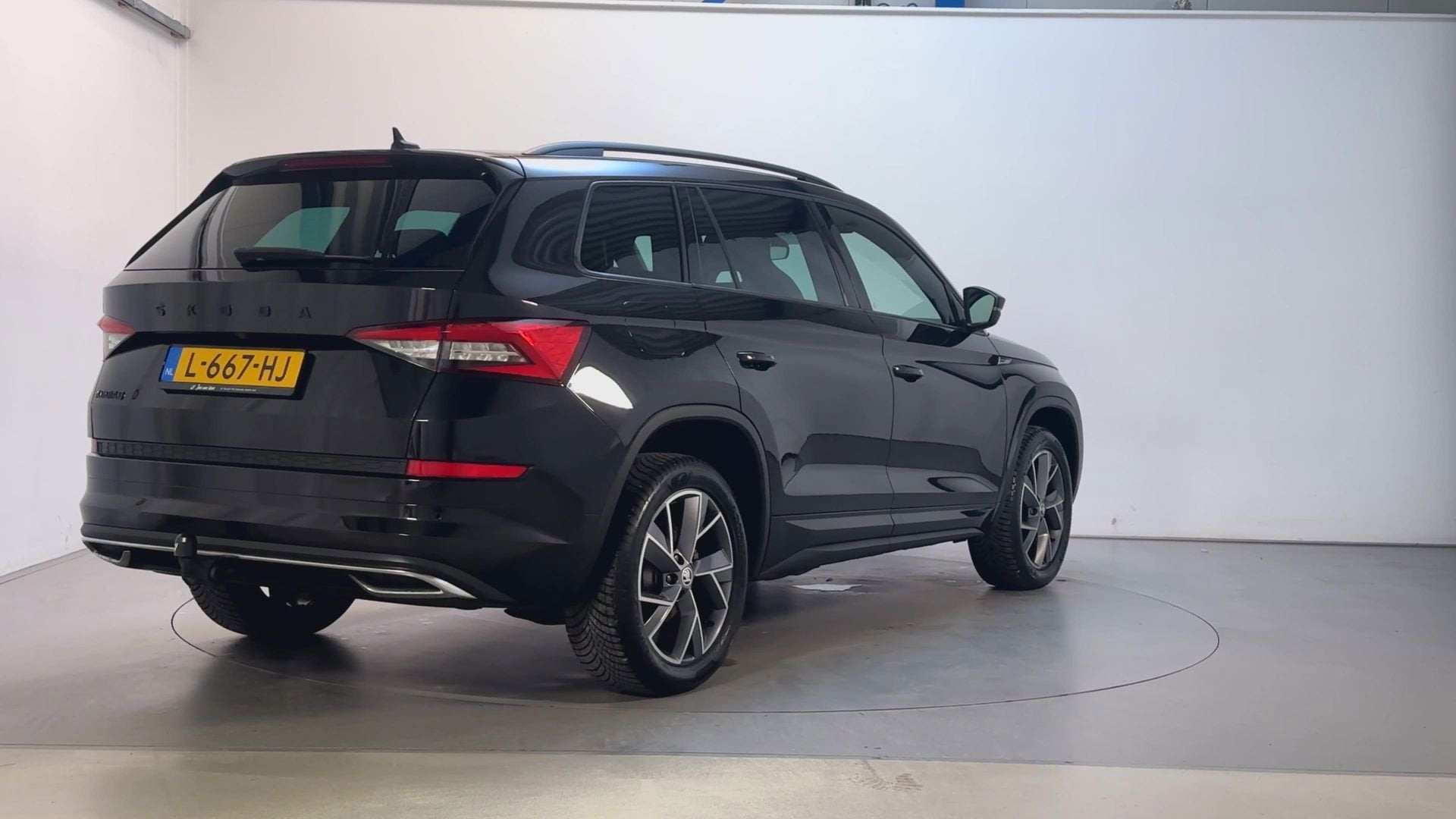 Skoda Kodiaq 1.5 TSI 150pk Sportline Business Trekhaak Stoel, Auto's, Voorwielaandrijving, Dealer onderhouden, 4 cilinders, Zwart