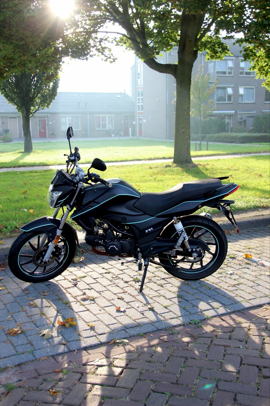 Killerbee F31 schakelbrommer - Zwart met blauwe accenten, Zo goed als nieuw, Ophalen, Overige merken, 4 versnellingen