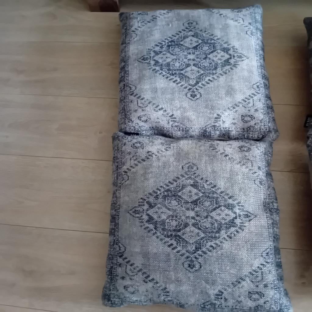 Sierkussens BY Boo, Huis en Inrichting, Woonaccessoires | Kussens, Ophalen, Zo goed als nieuw, Blauw, Vierkant
