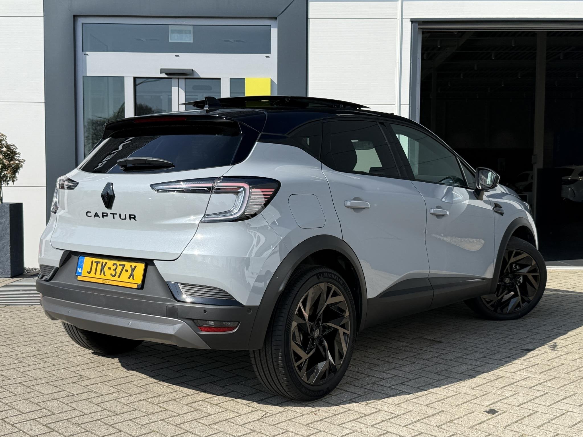 Renault Captur 1.3 mild hybrid 160 esprit Alpine | Panoramad, Auto's, 1272 kg, Gebruikt, 4 cilinders, Met garantie (alle)