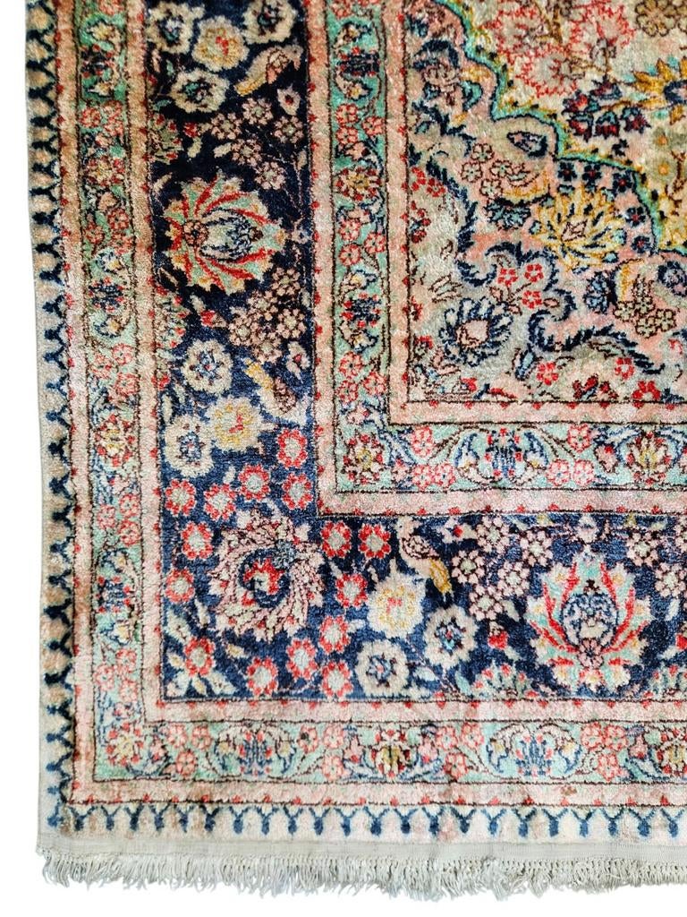 Handmade vintage oriental silk carpet medallion 140x200cm, Crème, Gebruikt, 100 tot 150 cm, Perzisch, Oosters, Klassiek