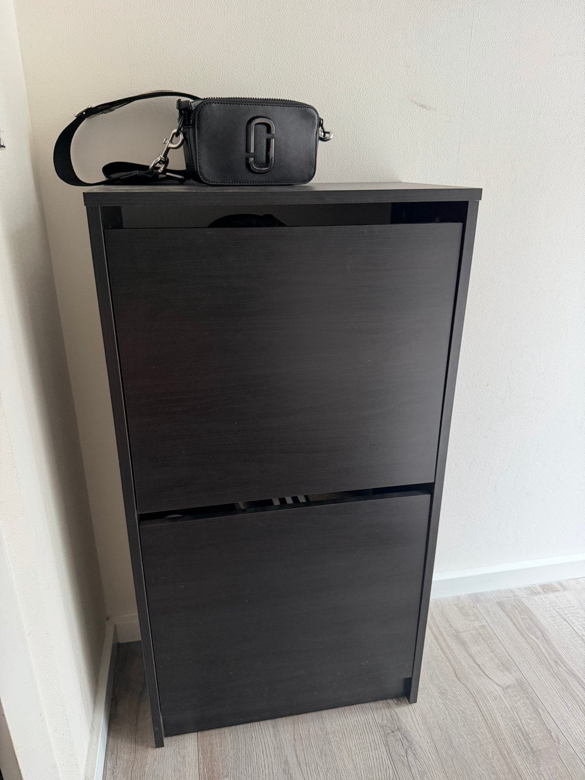 Zwarte schoenenkast Bissa Ikea met 2 lades, Ophalen of Verzenden, Gebruikt