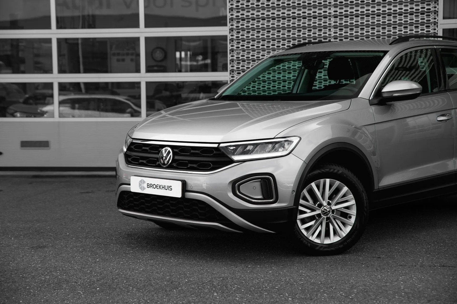 Volkswagen T-Roc 1.0 TSI 110pk Life (bj 2023), Gebruikt, Origineel Nederlands, Bedrijf, LED verlichting