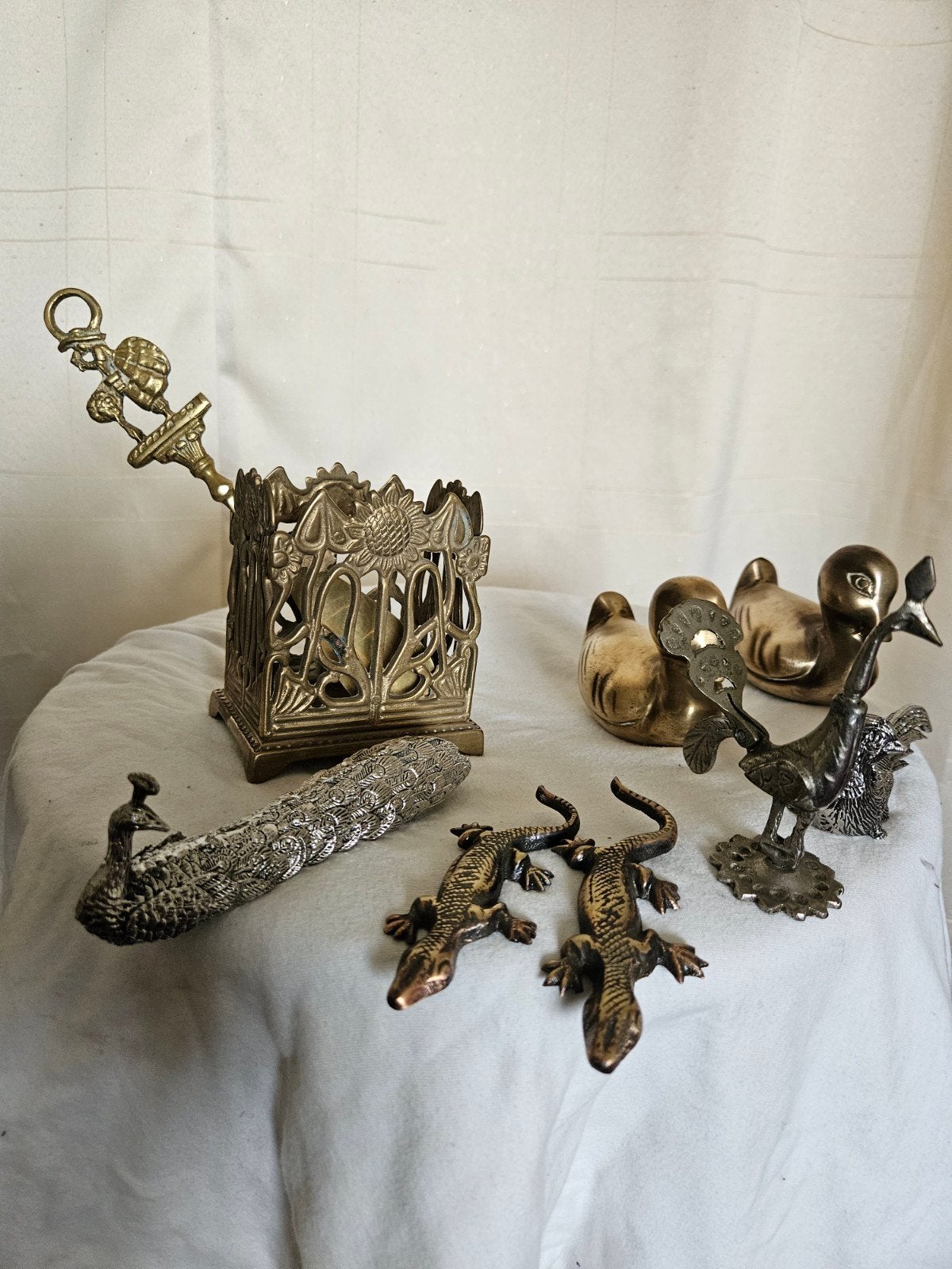 Diverse metalen decoratieve beeldjes en houder, Antiek en Kunst, Ophalen