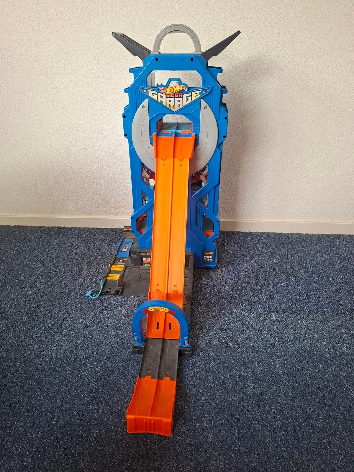 Hot Wheels Mega Garage met racebaan, Kinderen en Baby's, Speelgoed | Speelgoedvoertuigen, Ophalen, Zo goed als nieuw