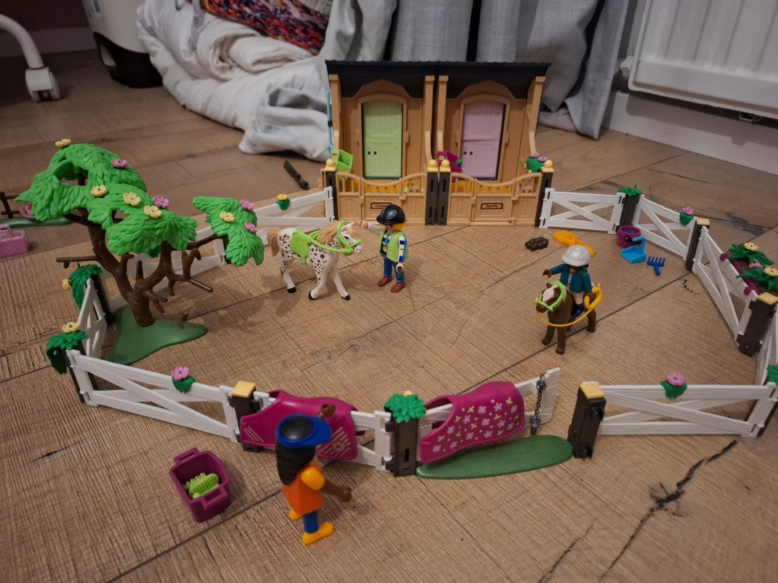 Playmobil Country Paardenmanege met paarden en figuren, Kinderen en Baby's, Speelgoed | Playmobil, Gebouw, Complete set, Ophalen of Verzenden