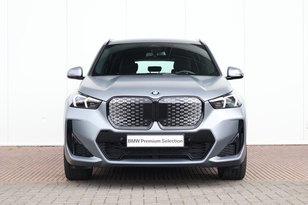 BMW iX1 eDrive20 67 kWh M Sport Edition | SoH 100% | Sportpa, Auto's, BMW, 514 km, Gebruikt, Metallic lak, Met garantie (alle)