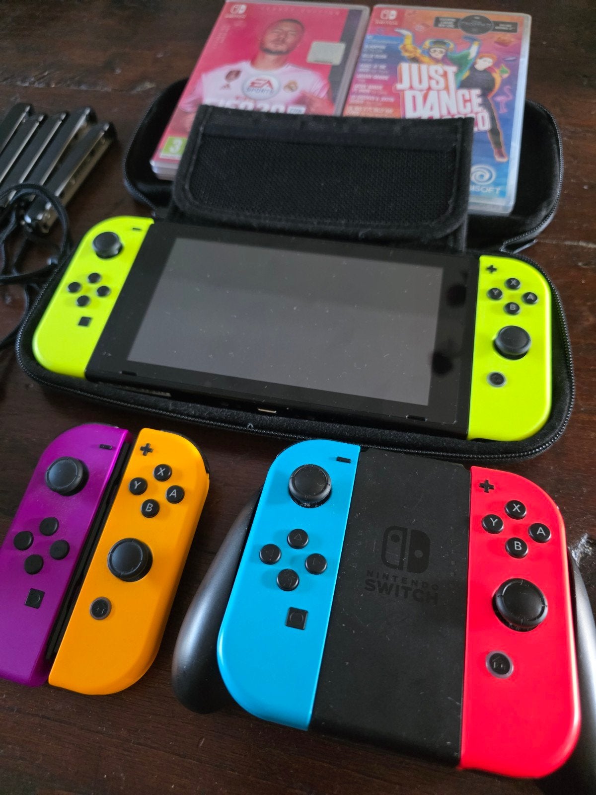Nintendo Switch met 6 controllers en 2 games, Ophalen of Verzenden, Switch Original, Met 3 controllers of meer, Gebruikt