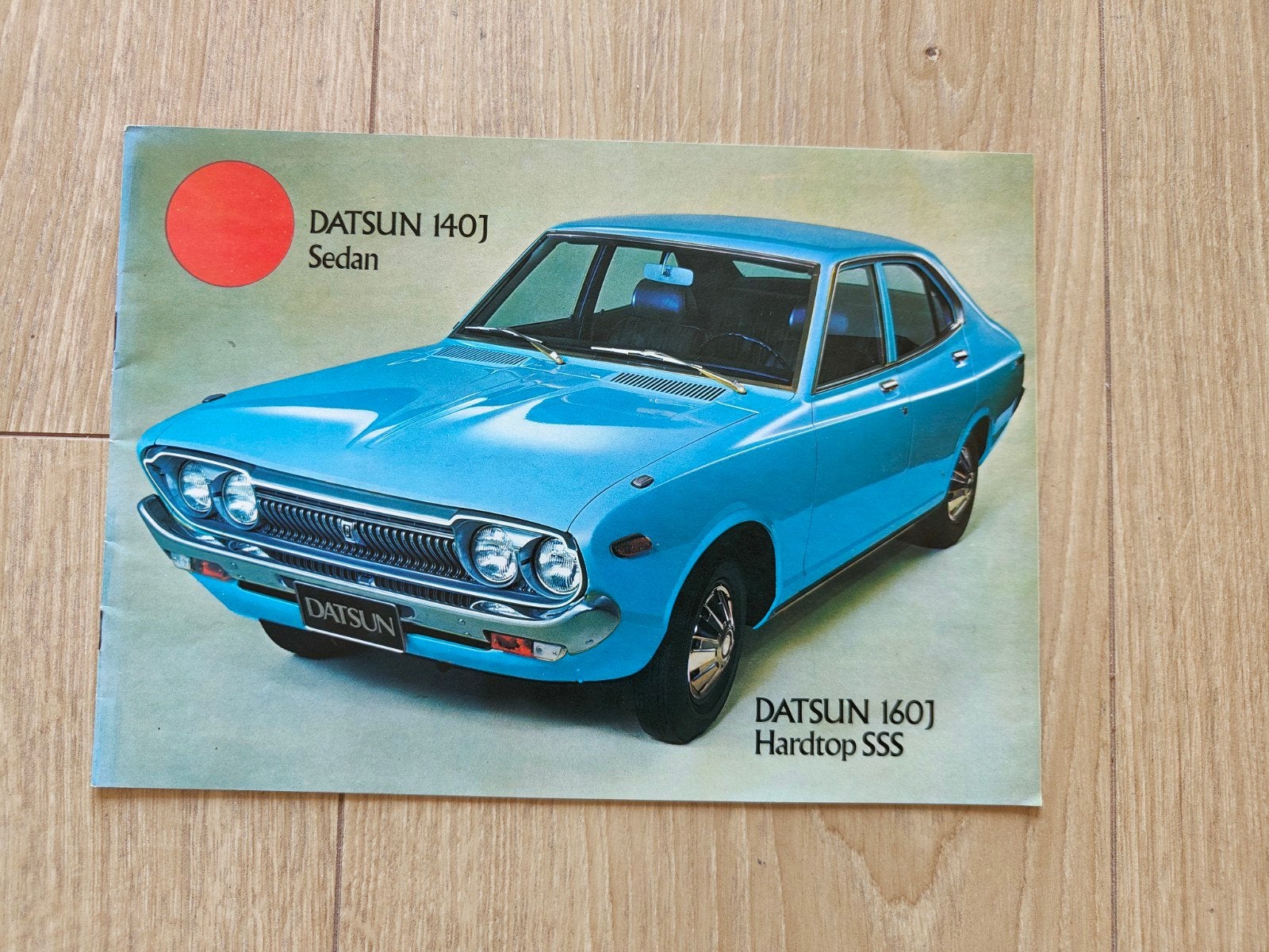 Autofolder Datsun 140J sedan, 160 J hardtop SSS, Ophalen of Verzenden, Zo goed als nieuw, Nissan