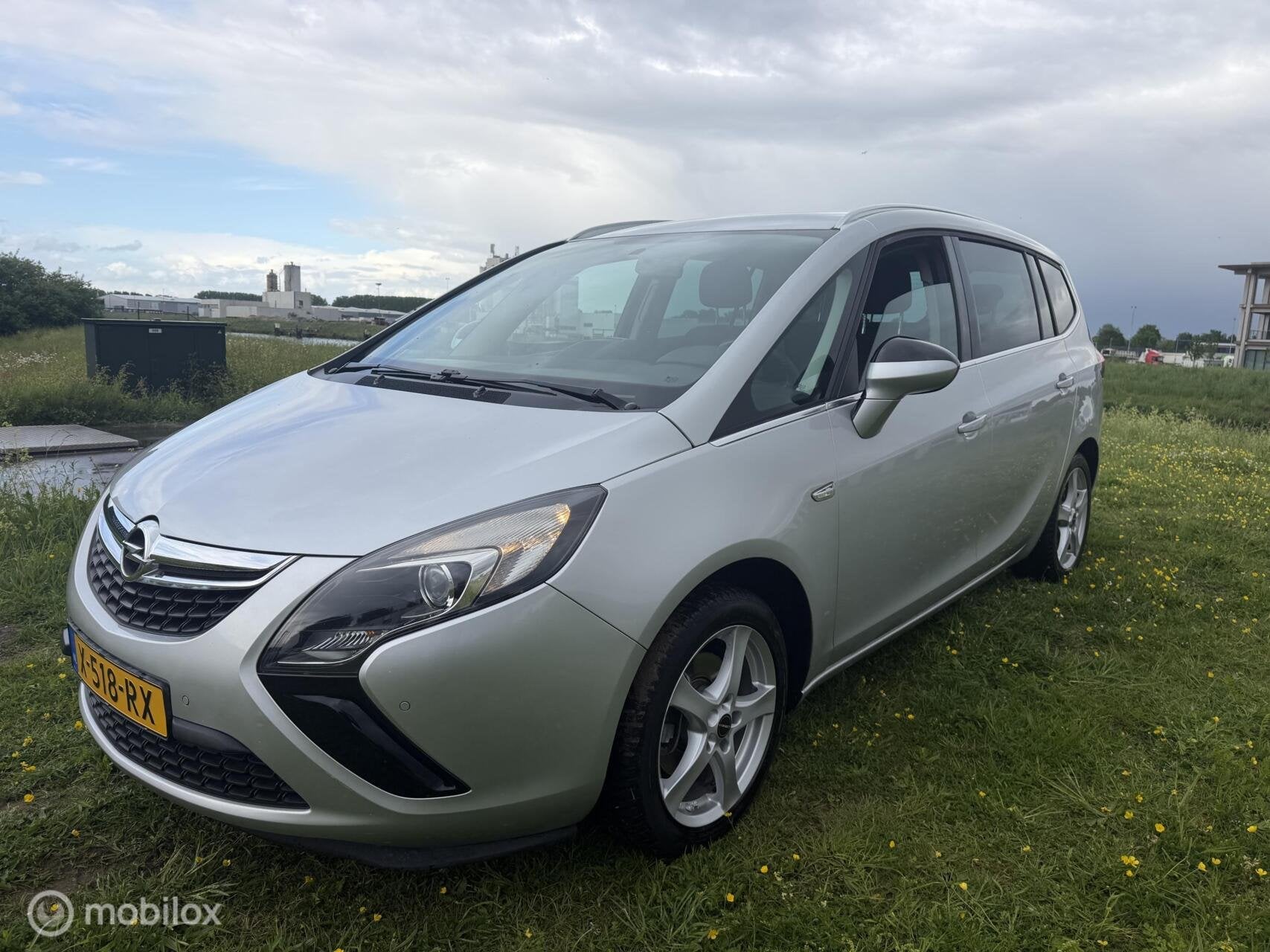 Opel Zafira Tourer 2.0 CDTI Cosmo, Voorwielaandrijving, Euro 5, Xenon verlichting, 4 cilinders