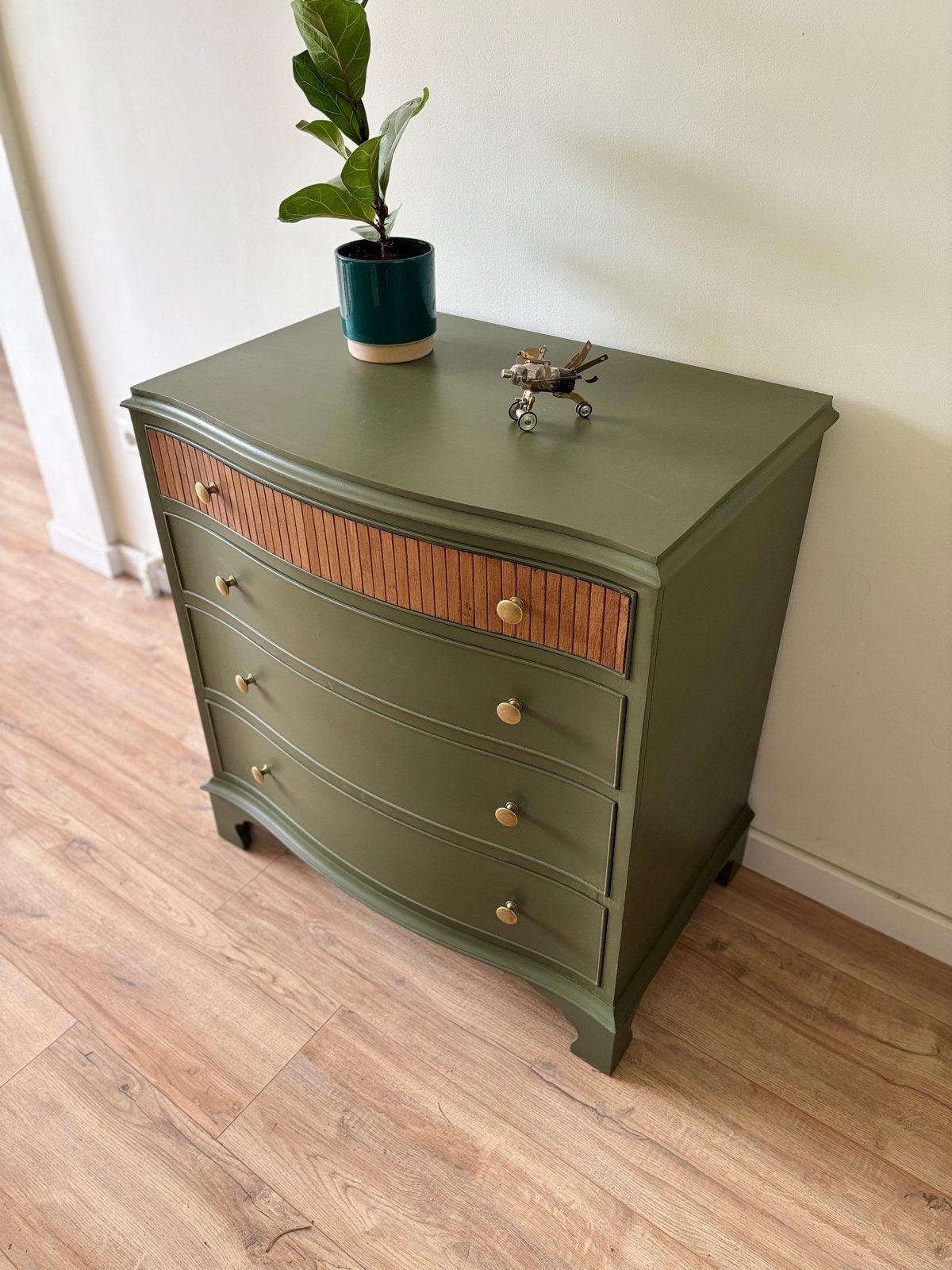 Foto 4 van Vintage Olijfgroene Ladekast
