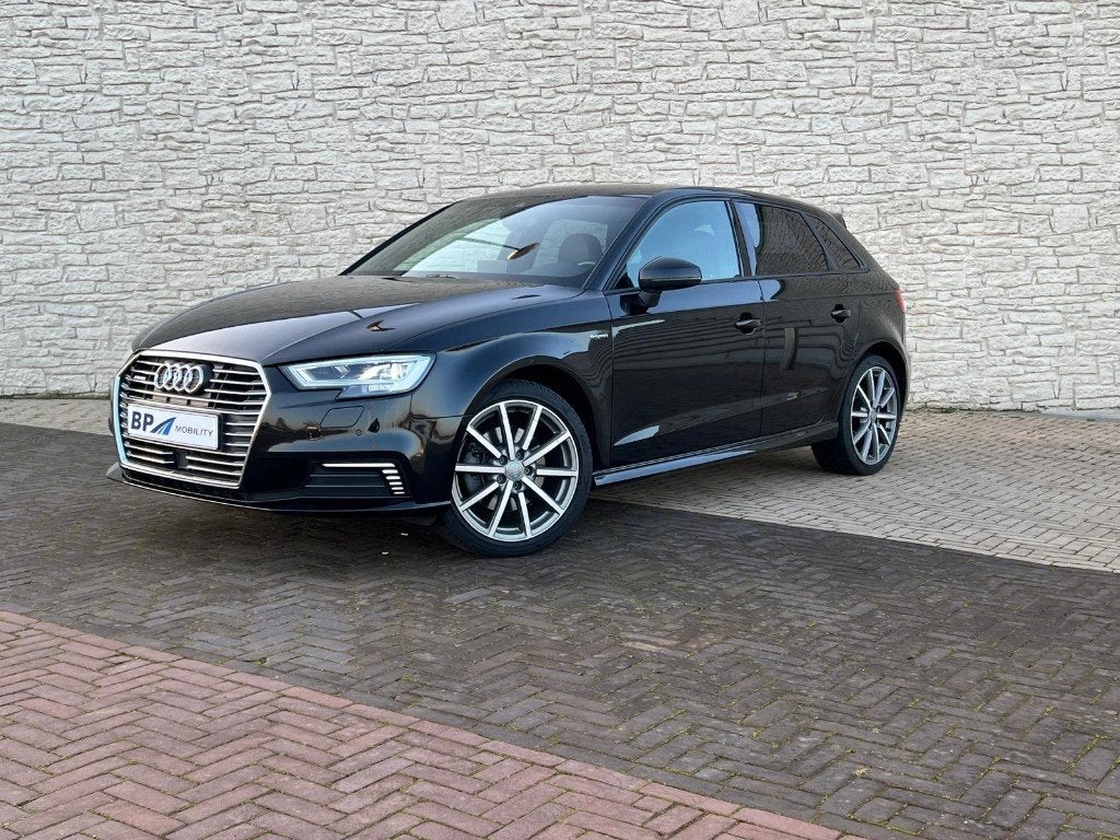 Audi A3 1.4 e-tron S-line | Adaptive cruise | B&0 | trekhaak, Auto's, Audi, Zwart, Plug-in hybride, 1515 kg, 84 €/maand