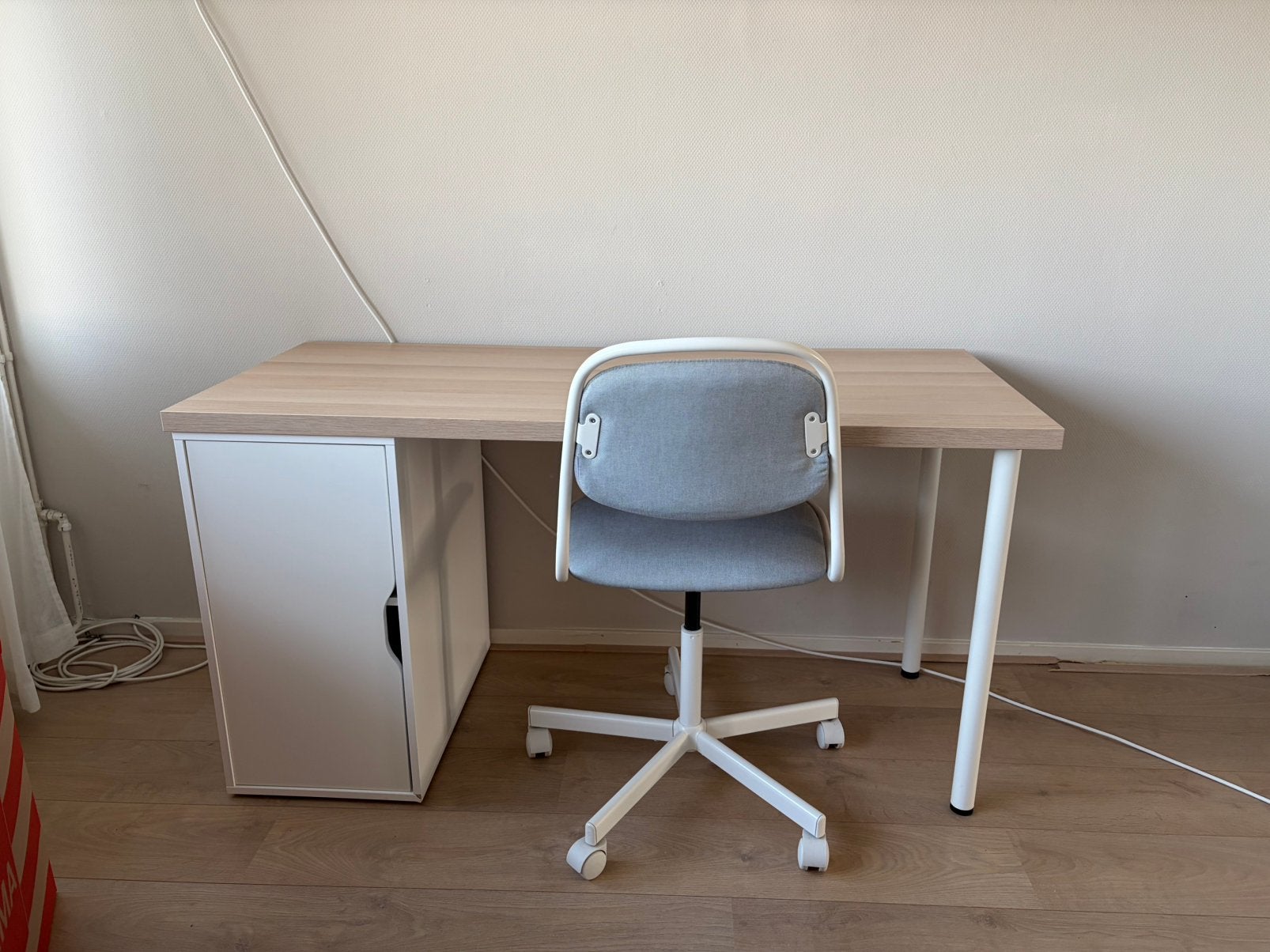 Bureau met bureaustoel Ikea, Huis en Inrichting, Bureaus, Ophalen, Zo goed als nieuw