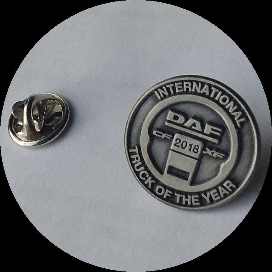 DAF CF-XF truck of the year 2018 pin, international, Verzamelen, Speldjes, Pins en Buttons, Ophalen of Verzenden, Zo goed als nieuw
