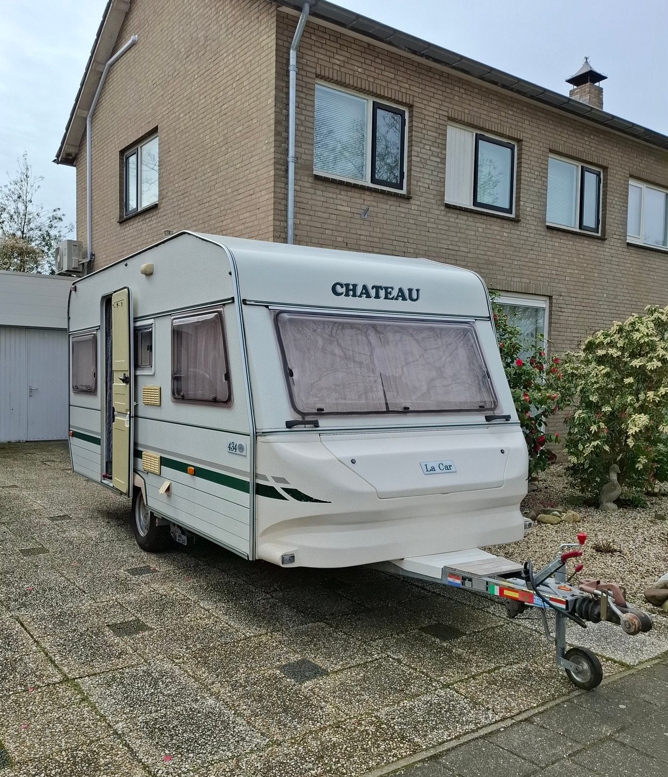 Chateau 434C compleet met voortent, mover en inboedel, Chateau, Schokbreker, Treinzit, Particulier