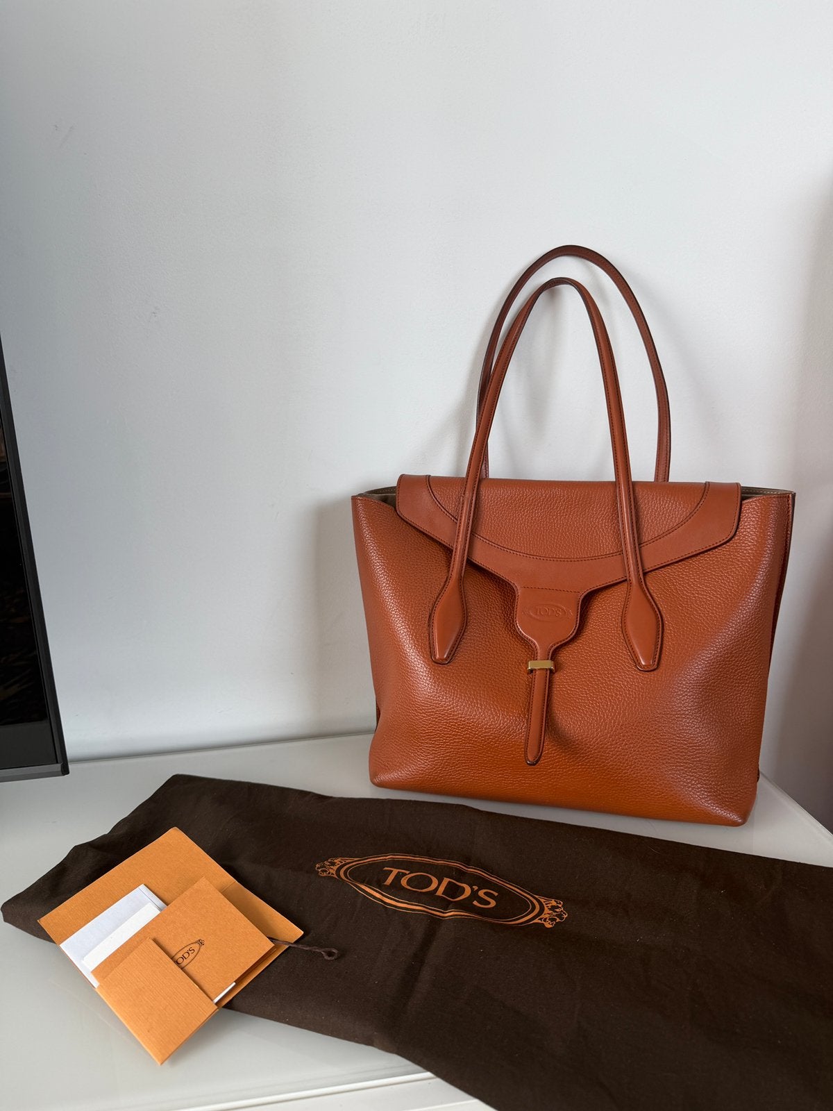 Bruine cognac Tod’s bolso shopping Joy M met bon en dustbag, Ophalen of Verzenden, Gebruikt, Bruin, Handtas