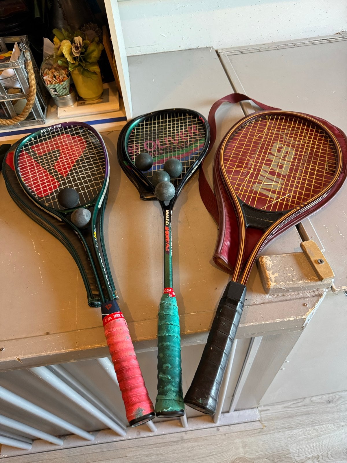 3 rackets (2 squash, 1 tennis) met 7 squashballetjes, Ophalen of Verzenden, Gebruikt, Racket