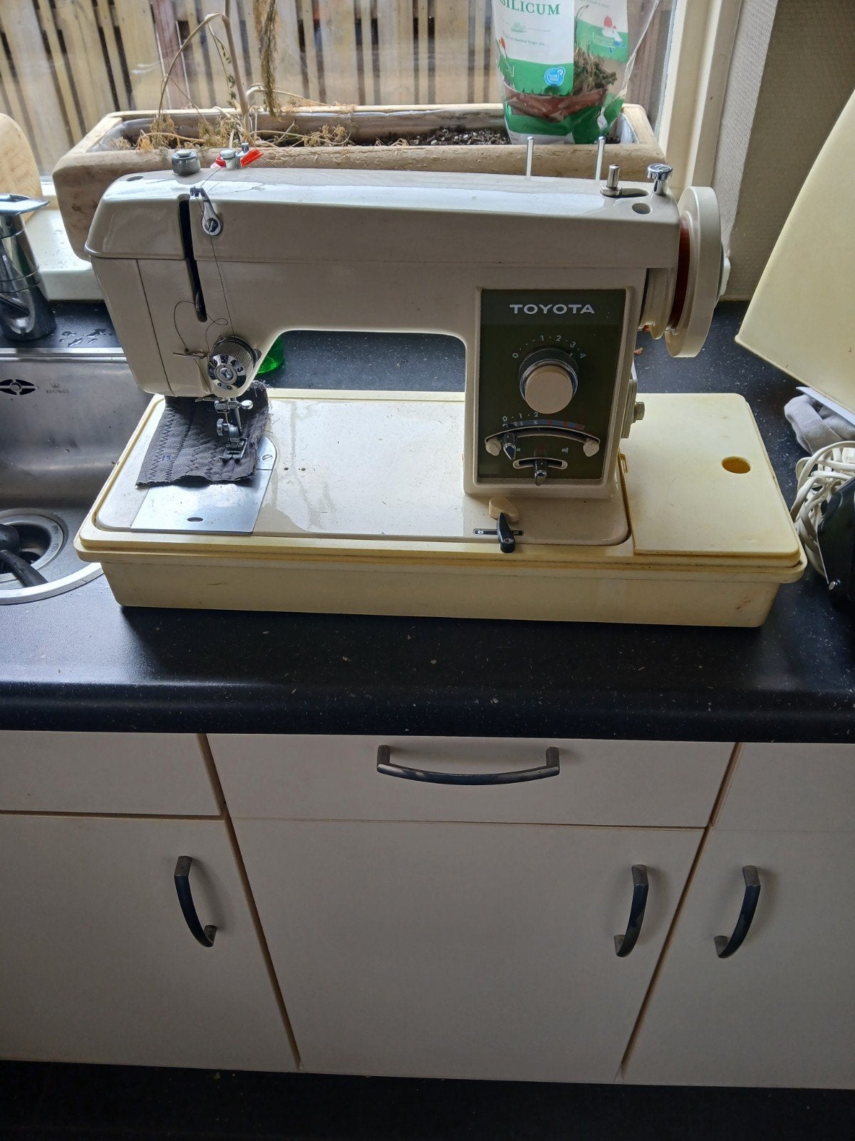 Goede Toyota naaimachine, Ophalen