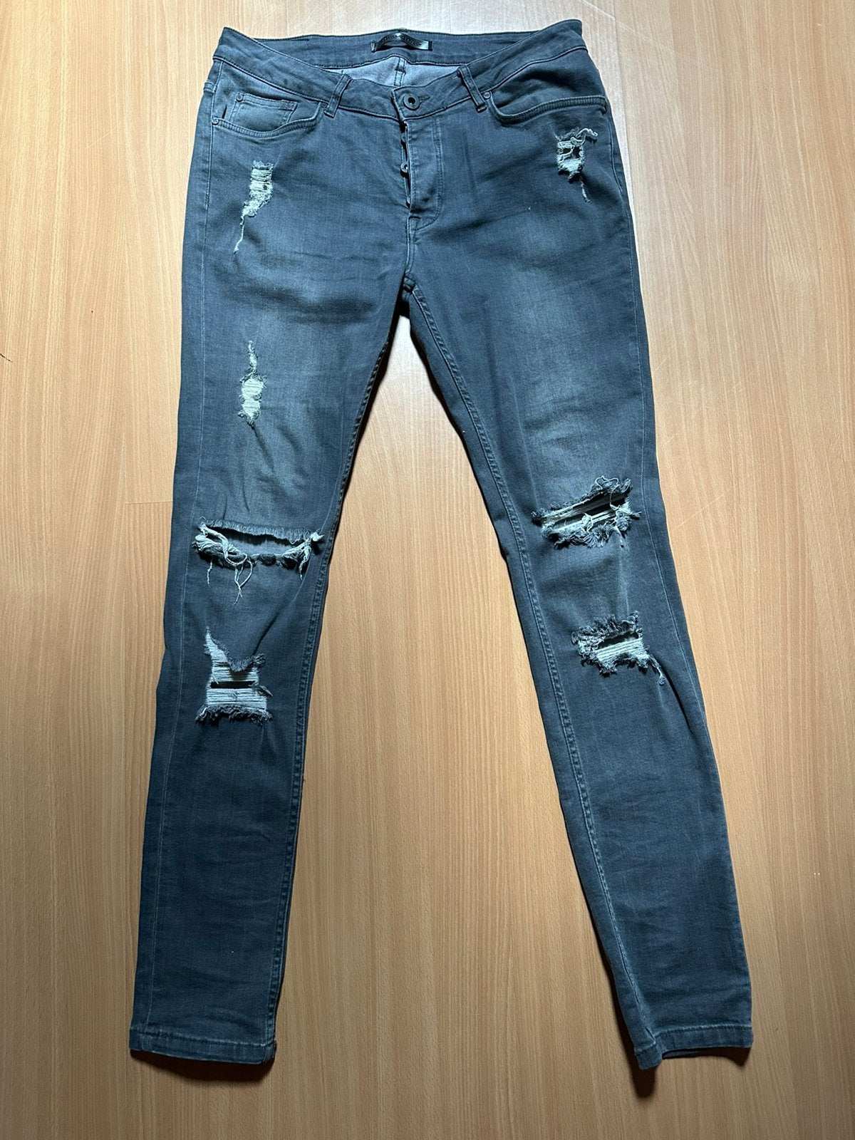 Grijze heren spijkerbroek van Ashes to Dust. Waist: 34., Ophalen of Verzenden, Zo goed als nieuw, Overige maten, Grijs